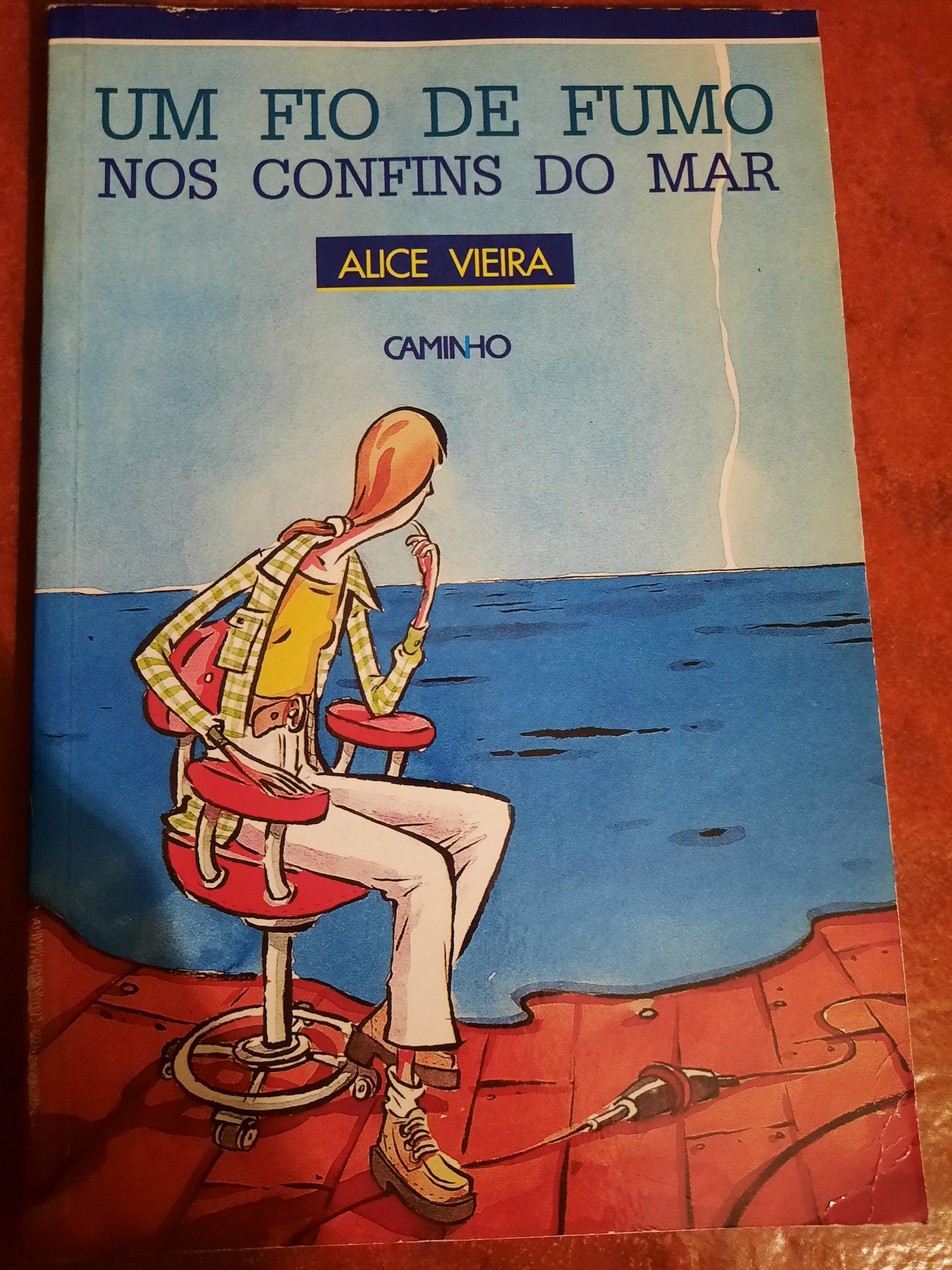 Livro "Um fio de fumo nos confins do mar" de Alice Vieira