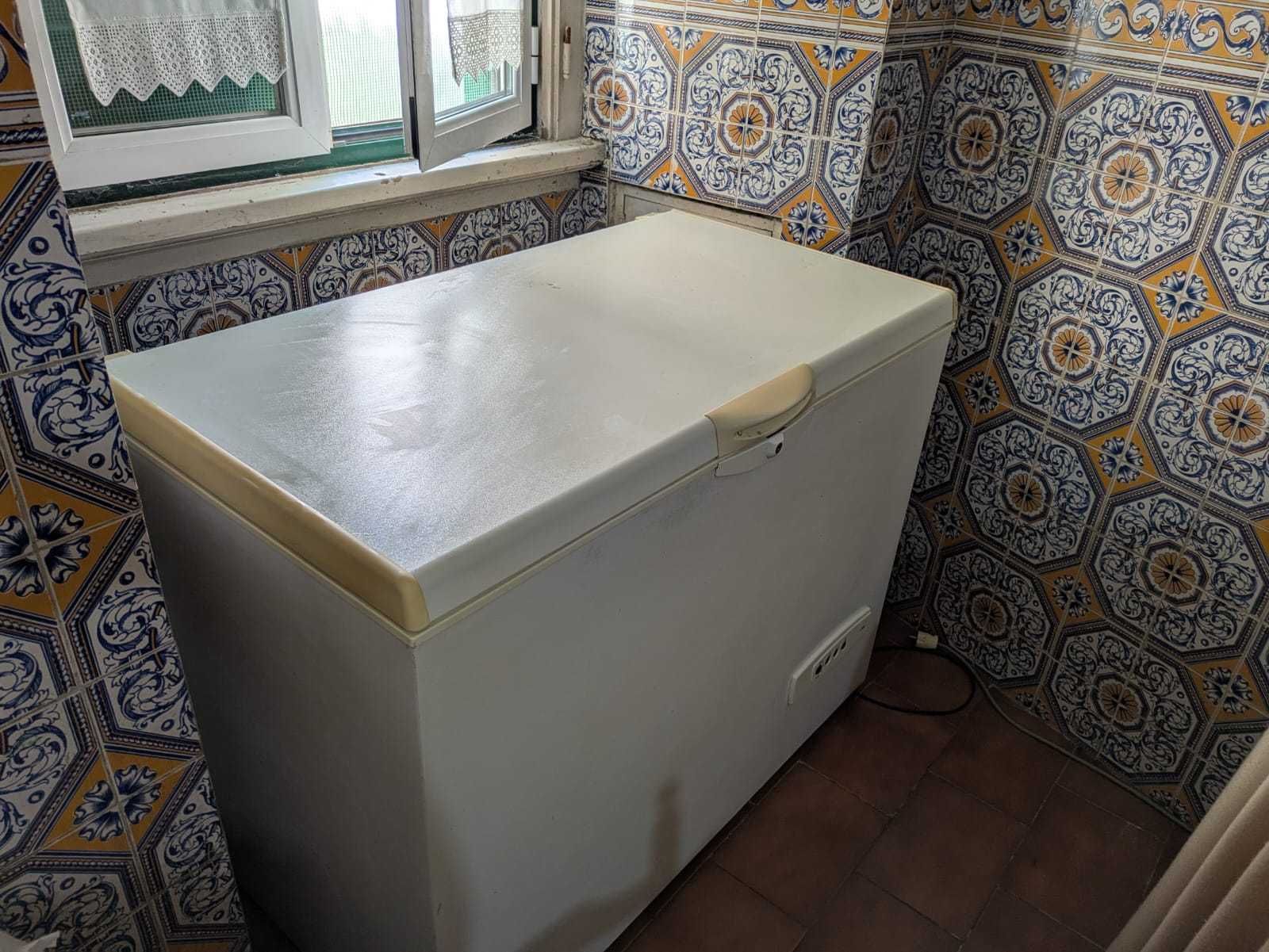 Arca Horizontal Whirlpool AFG 531/G – 327L