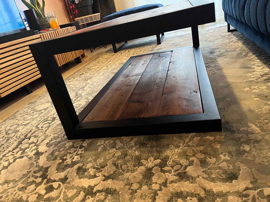 Stolik kawowy w stylu Loft do salonu lub na balkon.