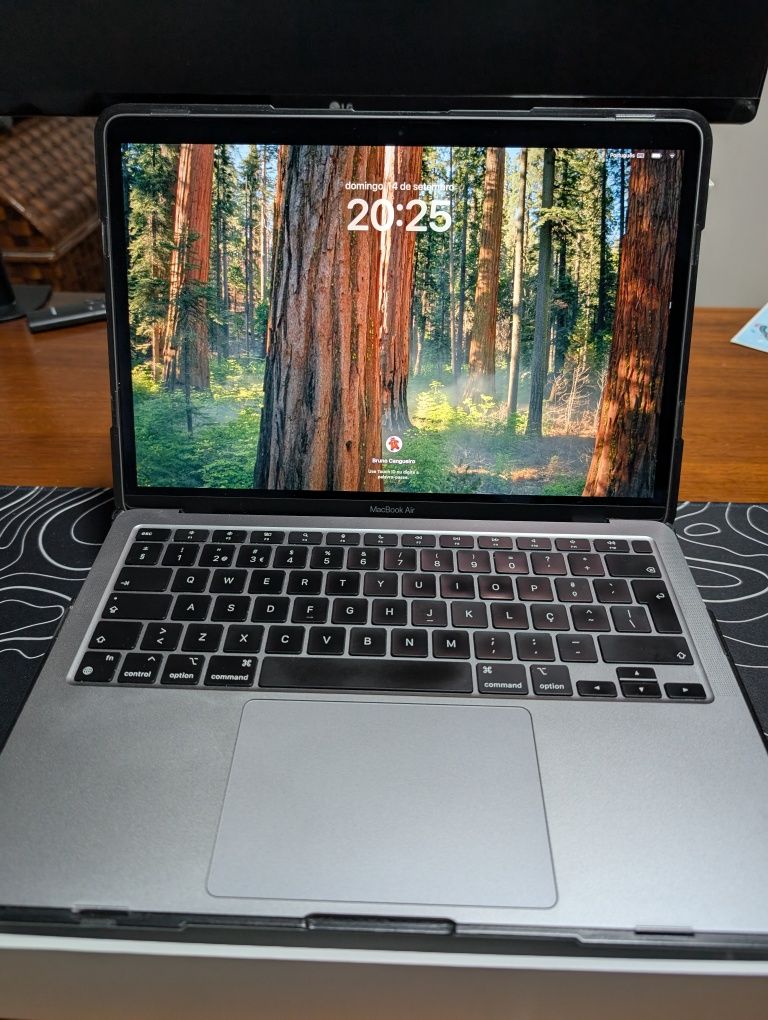 MacBook Air M1 – 256GB SSD, 8GB RAM