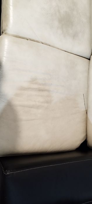 Sofá em pele usado