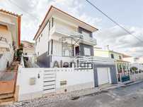Moradia Espaçosa e Bem Localizada no Centro de Alenquer
