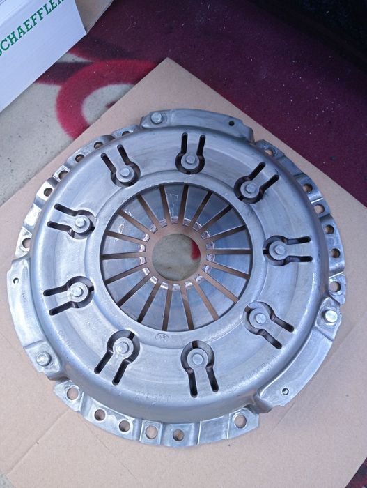 Продам комплект сцепления Митсубиси Галант.