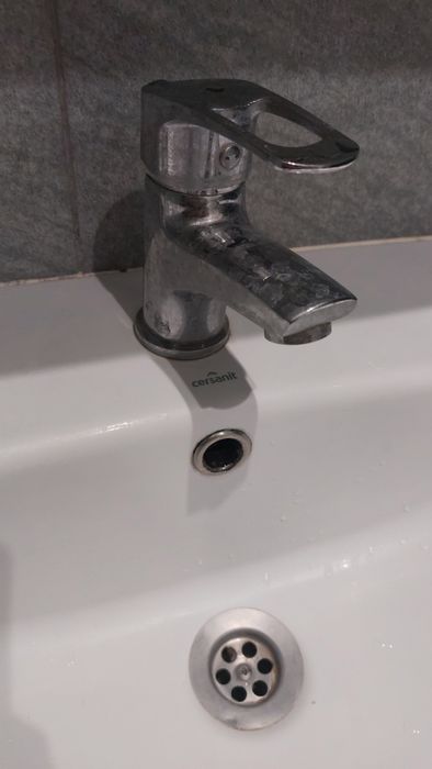 Продам краны под умыаальник/душ