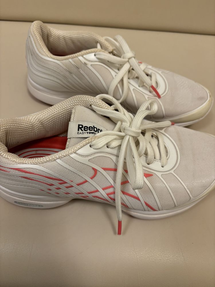Biale morelowe buty sportowe do biegania reebok