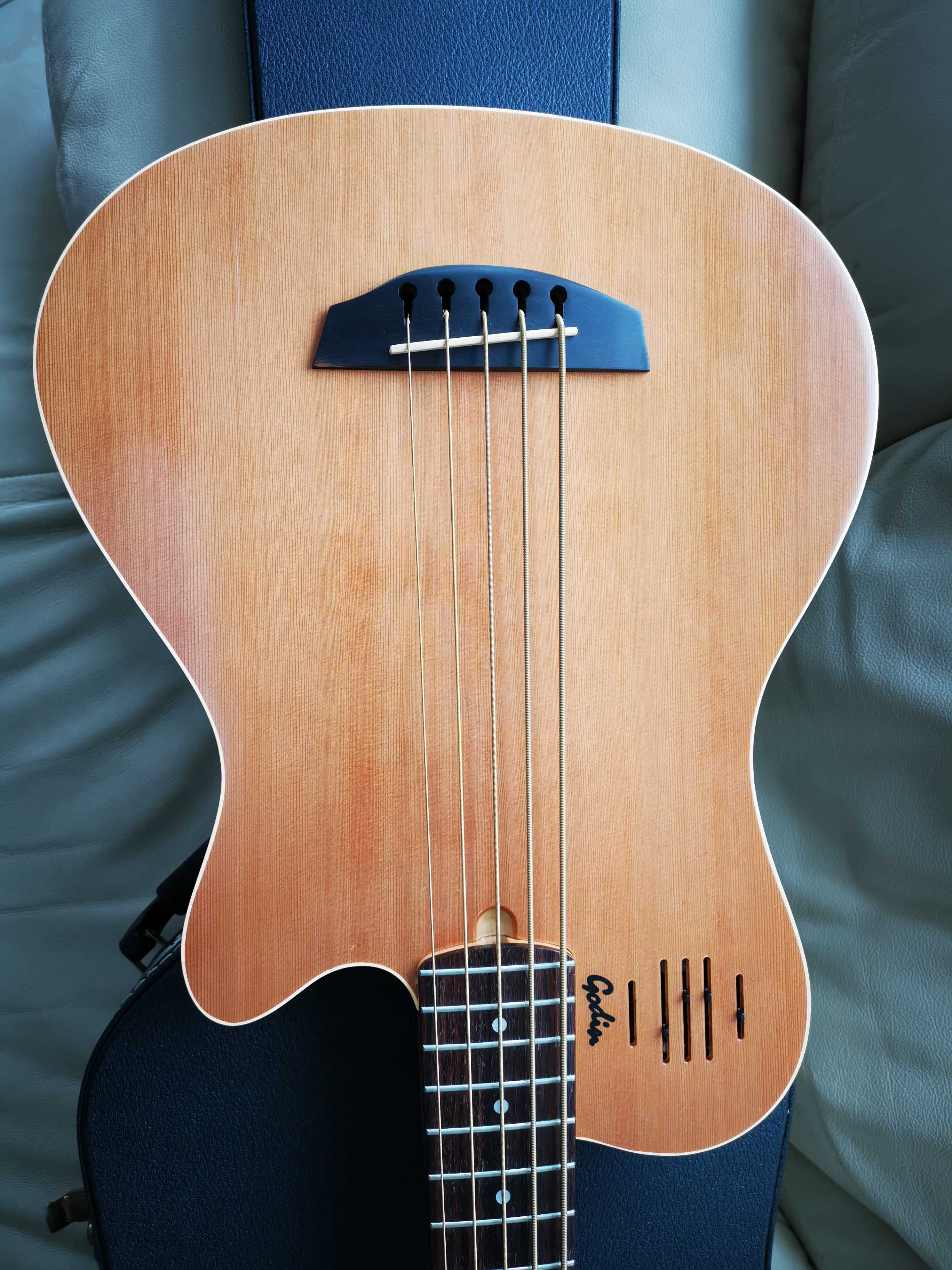 Gitara basowa Godin A5
