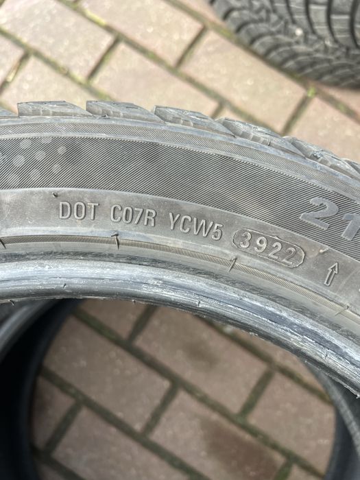 Opony zimowe 215/45 R17 91V rocznik 2022 Kumho WinterCraft WP71