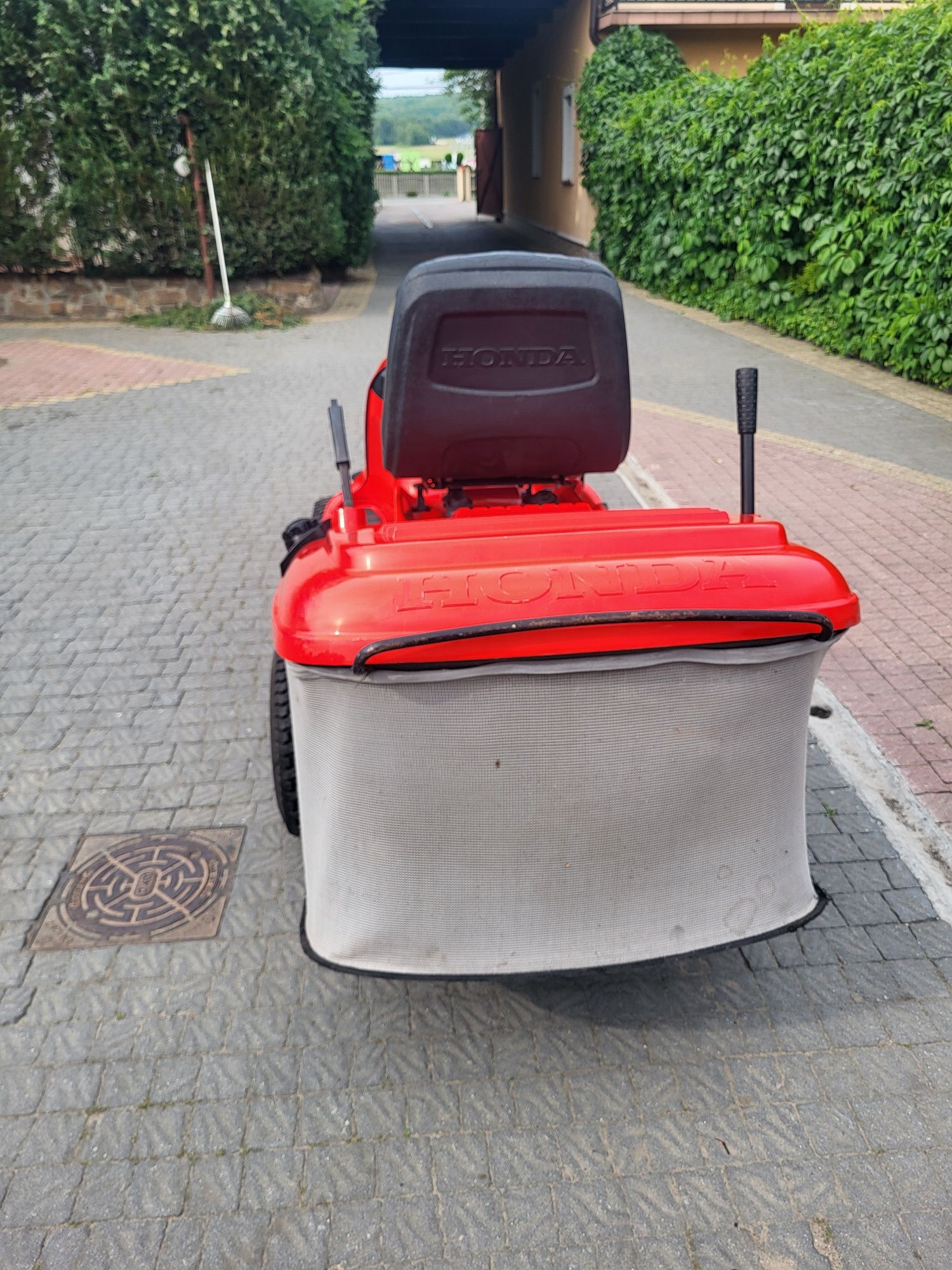 Traktorek kosiarka z koszem Honda 2417 pompa olejowa