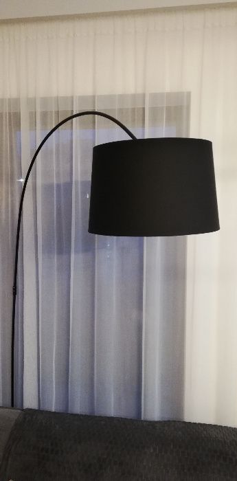 Lampa stojąca Constanza czarna elegancka do salonu