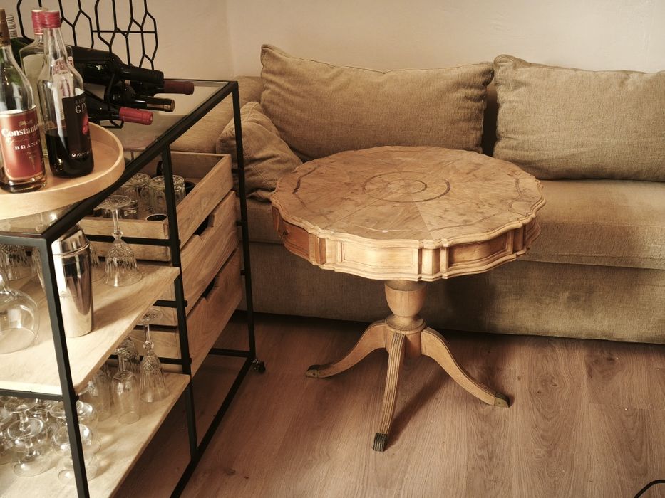 Mesa de apoio antiga para restauro