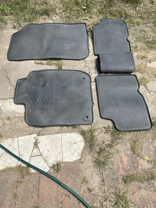 Авто коври резинові