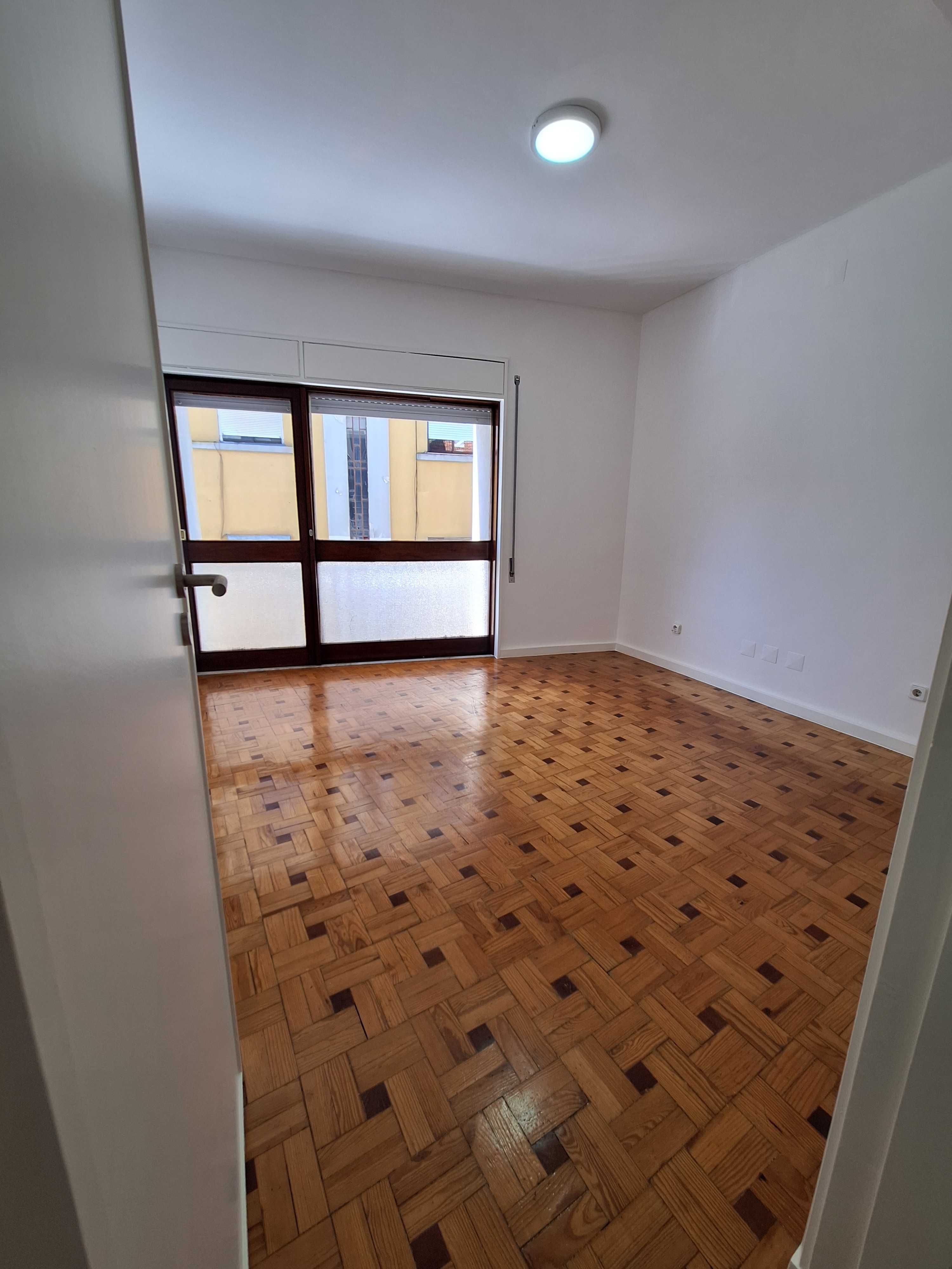 Aluguer de Apartamento T2+1  ao Jardim de Arca d' Água, Paranhos