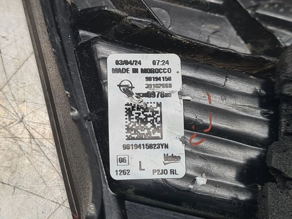 Farolim da mala esquerdo OPEL Corsa F