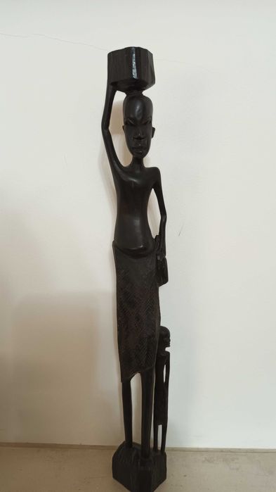 1 estatueta em pau preto