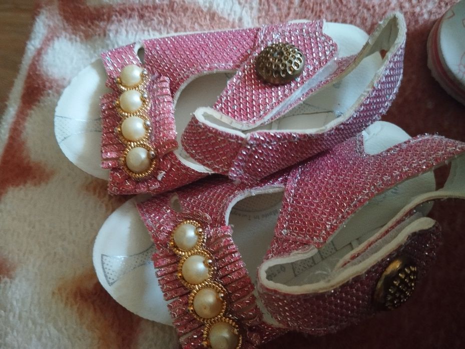 Продам взуття для дівчинки