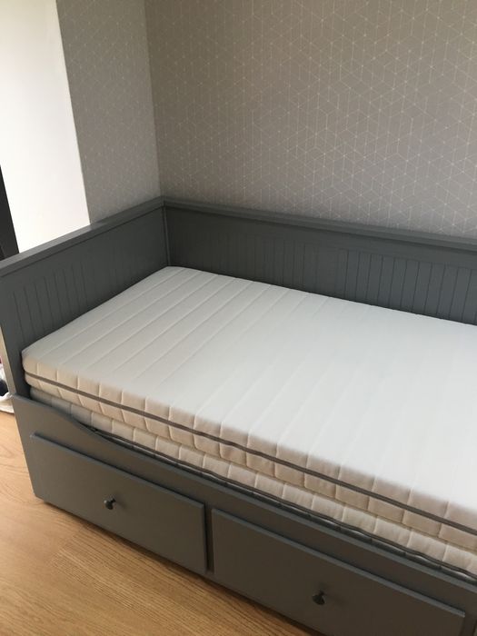Cama casal Ikea Hemmes cinza