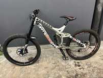 Trek session 8 downhill