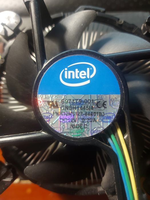 Охолоджувач кулер до процесора Intel
