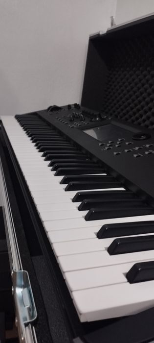 Yamaha Modx7 wraz z casem i akcesoriami