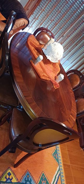 Mesa extensível com 6 cadeiras