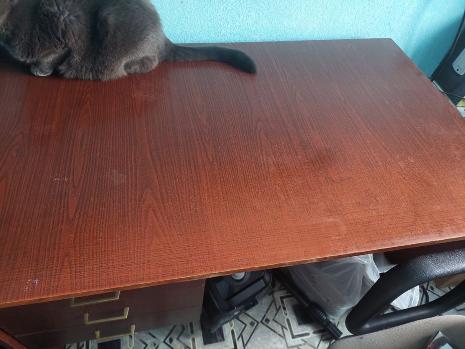 Віддам письмовий стіл безкоштовно