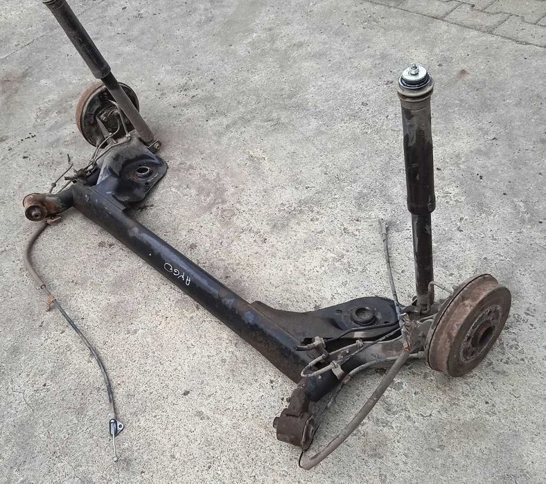 Belka tylna oś tył Toyota Aygo