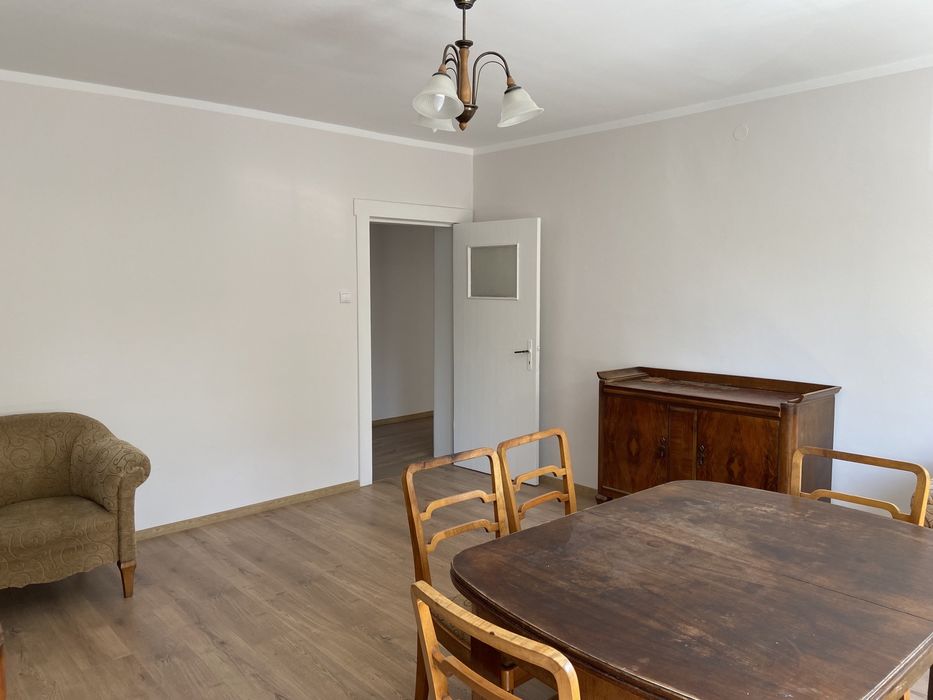 Duży rodziny rozkładany stół z krzesłami - Antyk