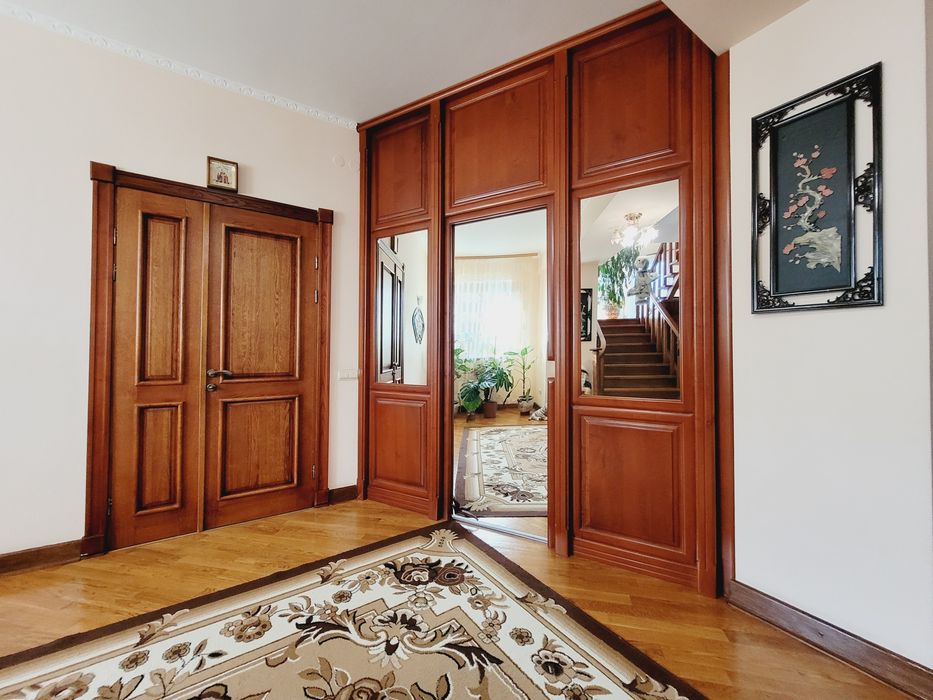 Продам вишуканий будинок в елітному р-ні Станишівки