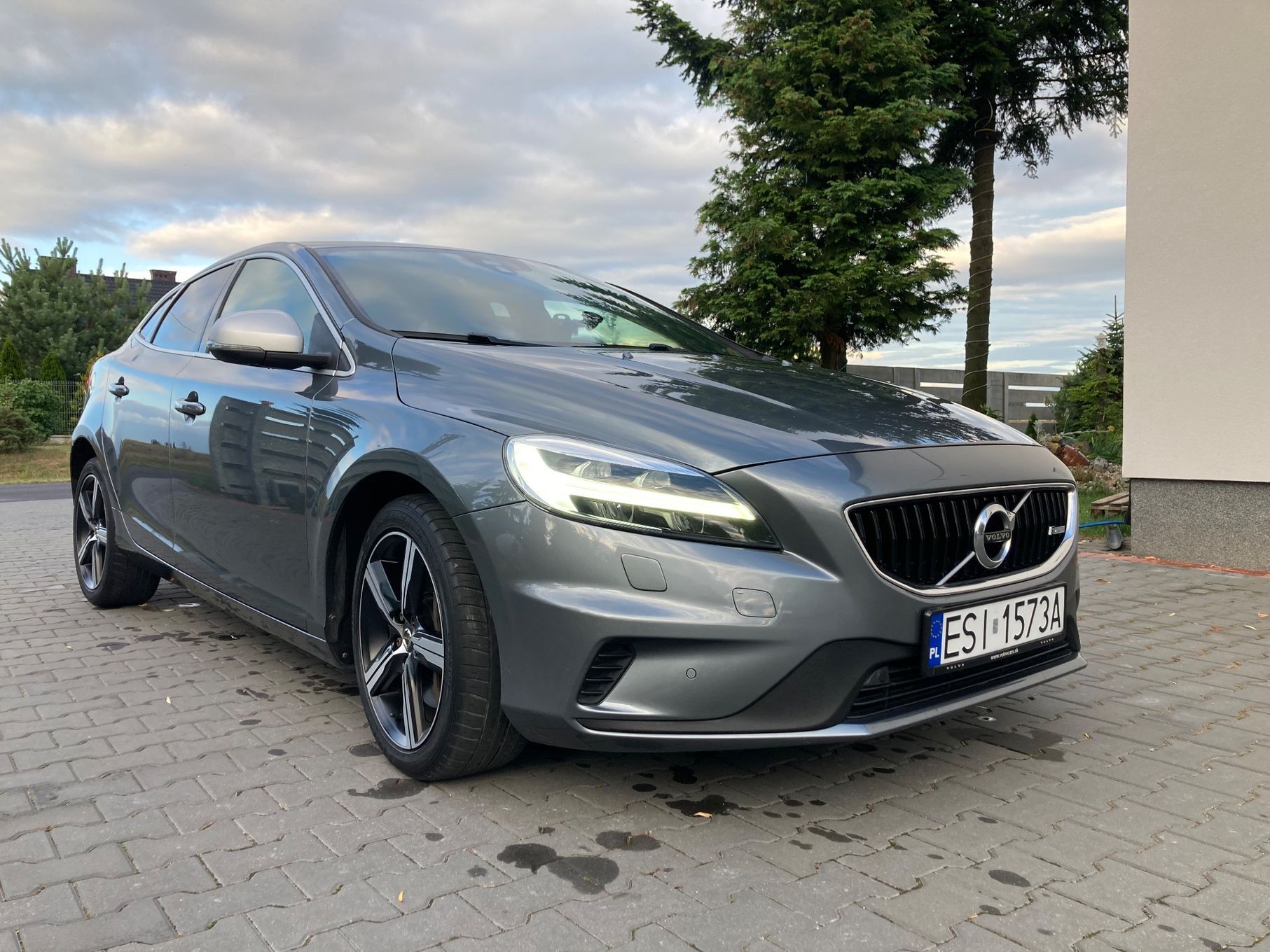Volvo V40 Volvo V40 D2 R-Design 2019 r.