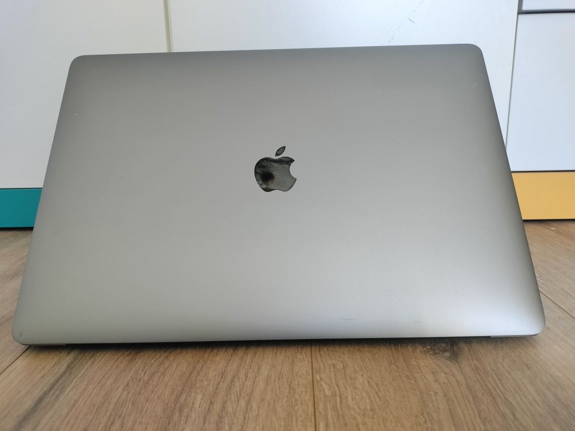 Apple MacBook Pro A1990 2018, i9-8950HK, 32/512, 4Gb Vega 20
