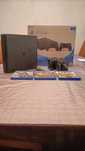 PS4 (1TB) c/ 2 comandos, carregador duplo, 3 jogos + fones de Oferta