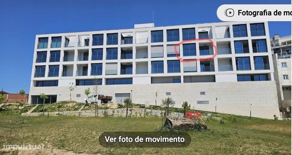 Apartamento T2 com 2 lugares de garagem + arrumos. Varandas do Parque.