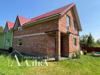 Продам двоповерхову частину будинку з власною територією