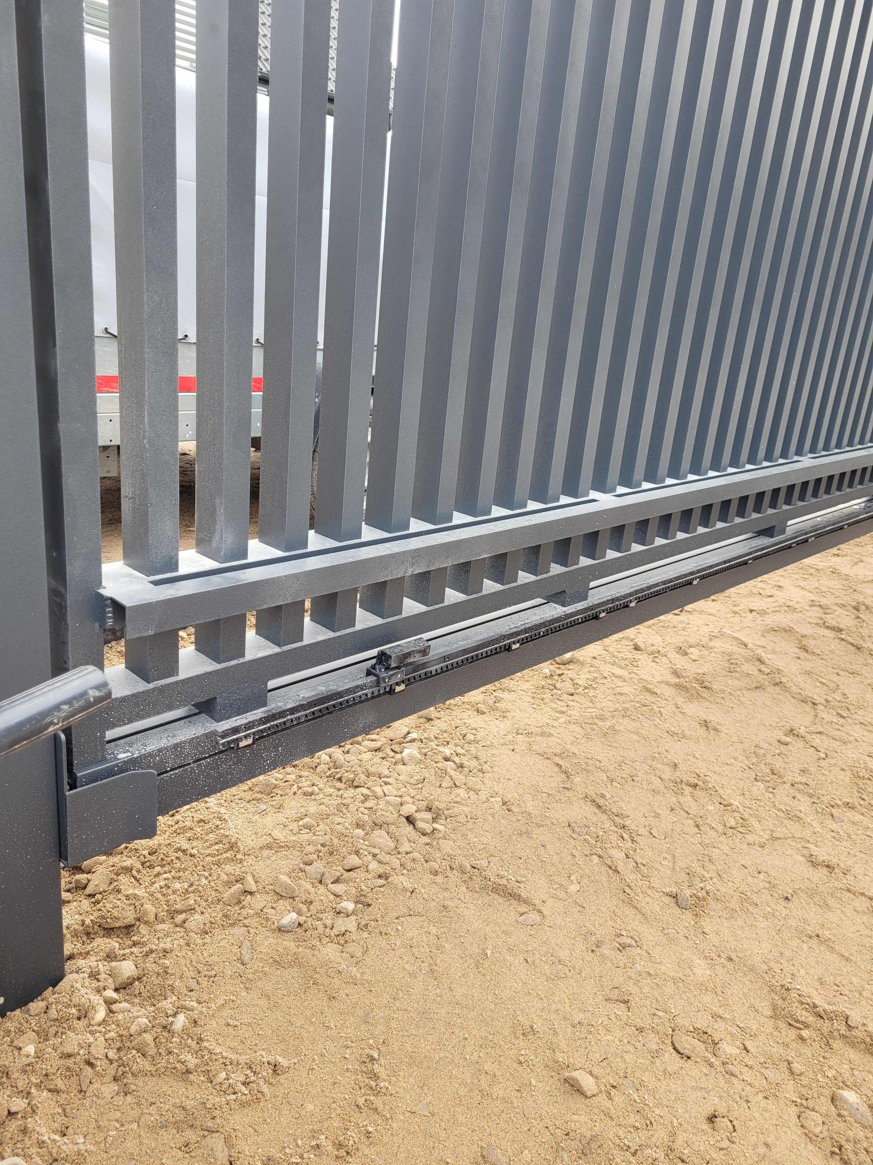 Brama słupkowa / pionowe słupki. Palisada pionowa z ALUMINIUM HIT!