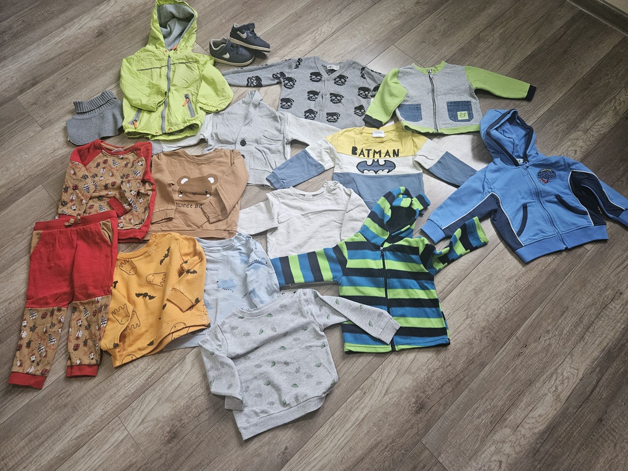 Paka ubrań bluzy sweter kurtka oraz buty nike  86/92