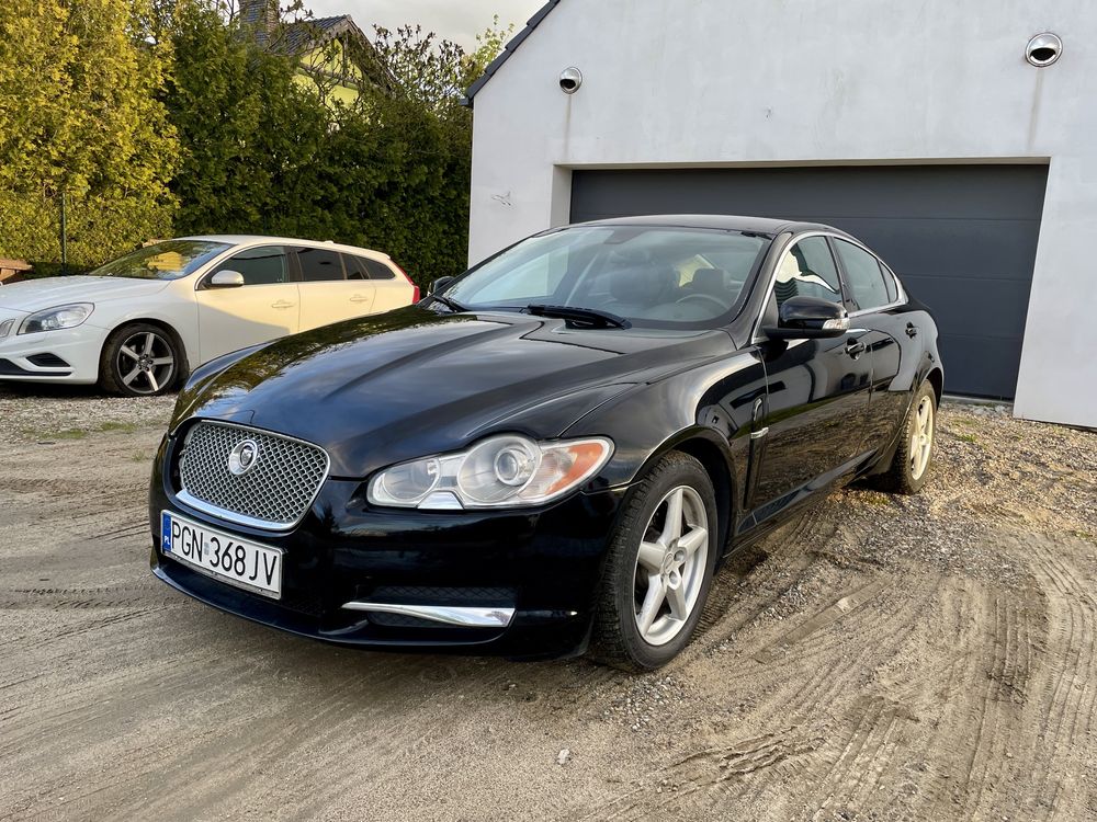 Jaguar XF 2009r Lekko uszkodzony