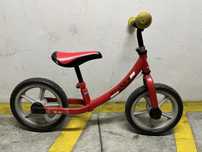 Bicicleta equilibrio Chicco First Bike vermelha (sem pedais)