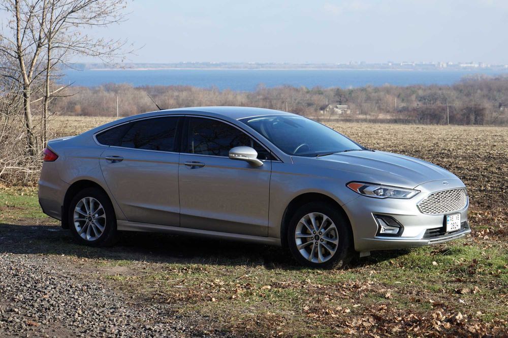 Ford Fusion Titanium 2020 plug-in hybrid
