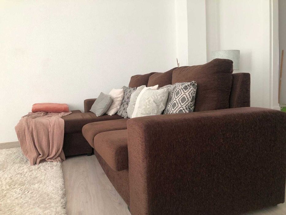 Sofá castanho em ótimo estado