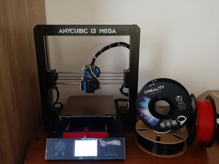 Drukarka 3d anycubic i3 mega z filamentem po ulepszeniach
