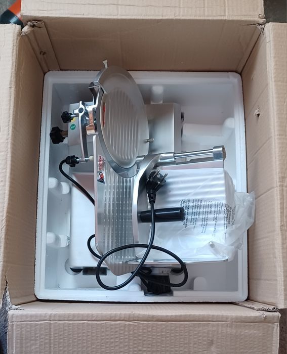 Vendo fiambreira nova