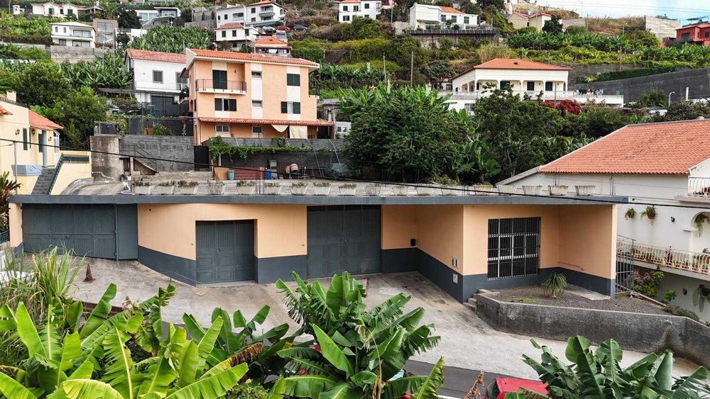 Armazém/Loja para arrendar – 400 m² Ribeira Brava