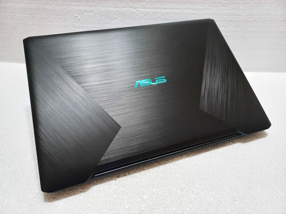 Игровой ASUS ViVoBook X570Z + (RYZEN на 8" ЯДЕР) + КАК НОВЫЙ + GTX!!