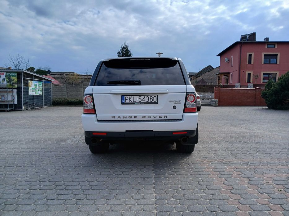 Ładny.  Uszkodzony silnik.