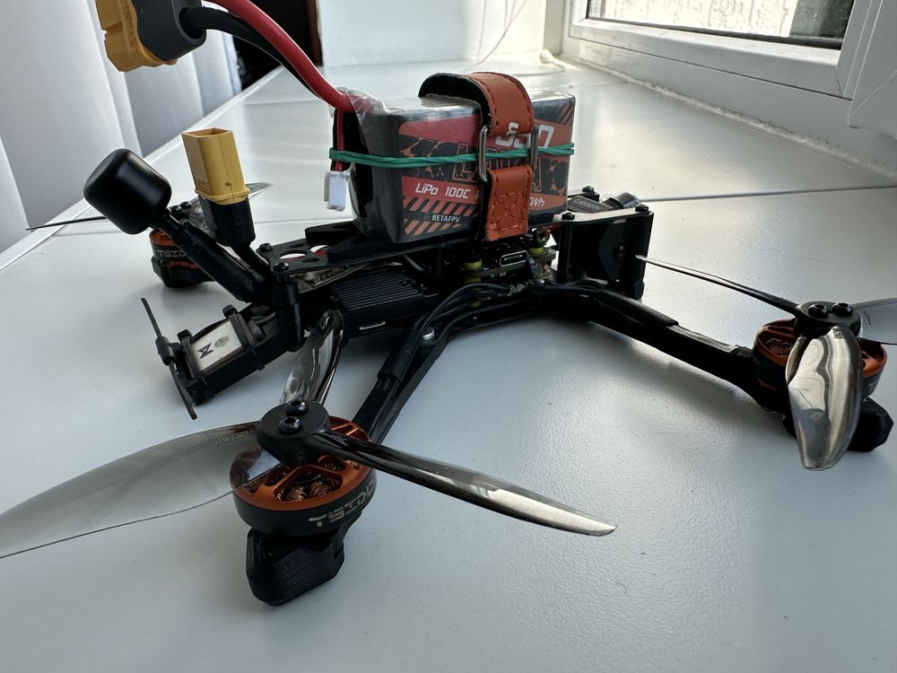 fpv квадрокоптер з цифровою відеосистемою walksnail hd