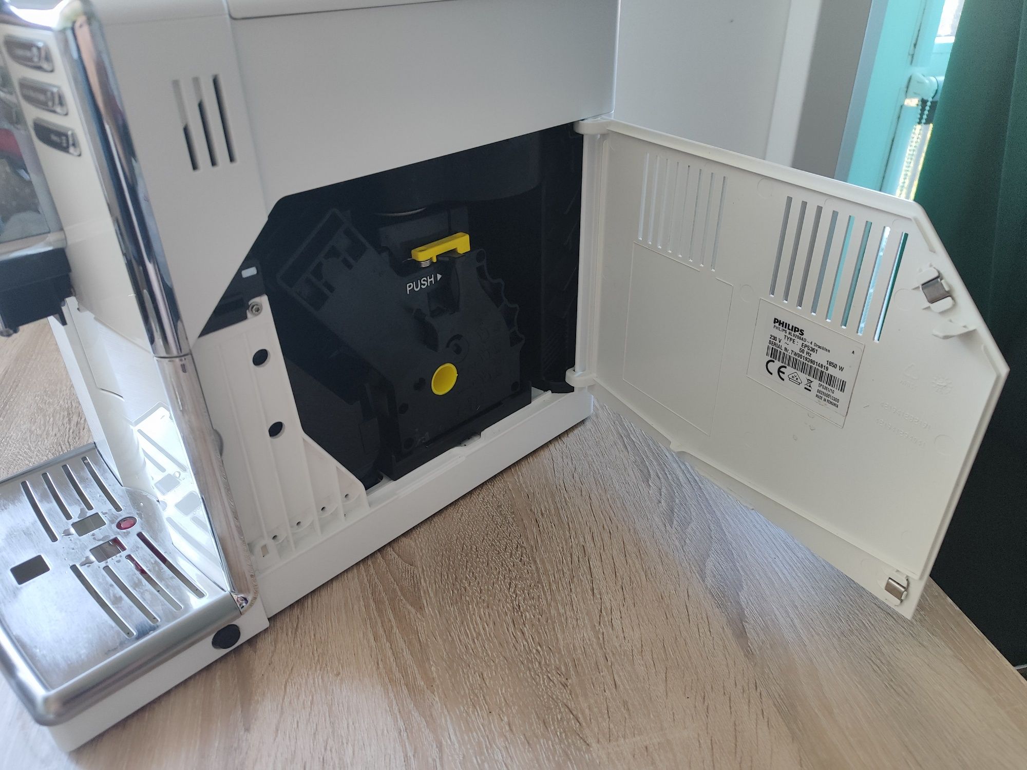 Jak nowy biały ekspres  do kawy Philips EP5361/10 z nową karafka