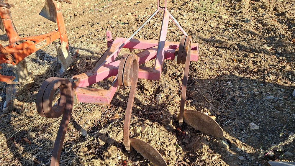 Trator John Deere 1047