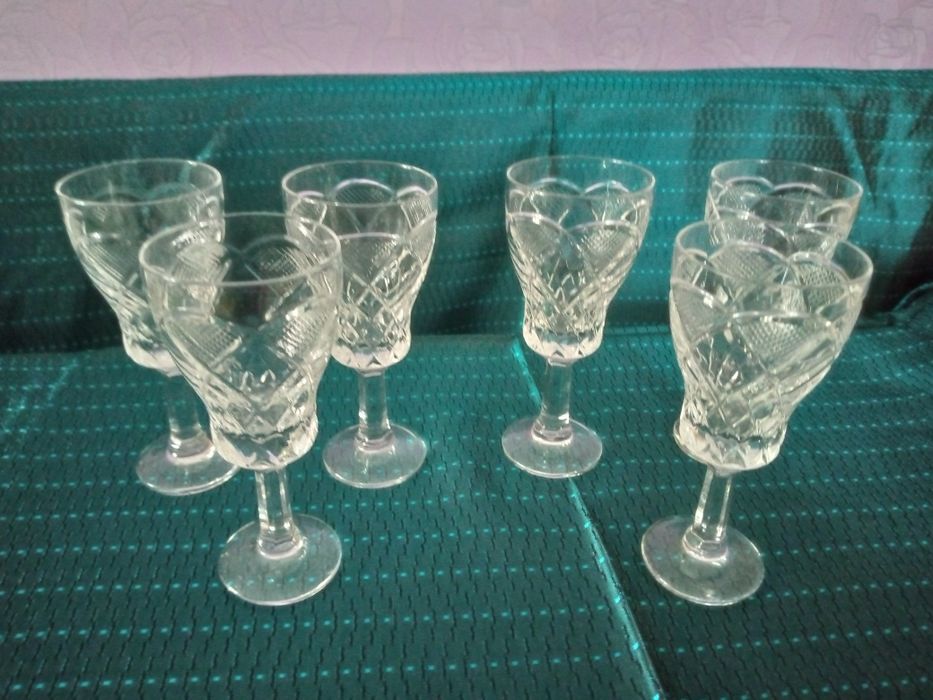 Фужери і рюмки, лотос