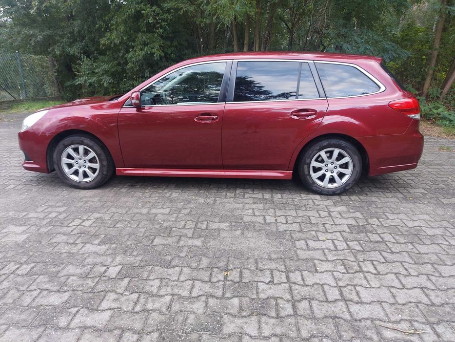 Subaru Legacy 2.0 Navi Comfort w perłowym czerwonym kolorze