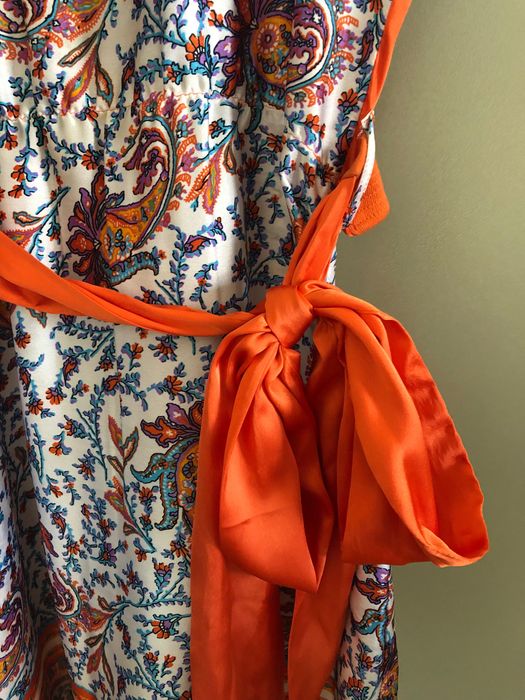 Vestido cor de laranja, tamanho M